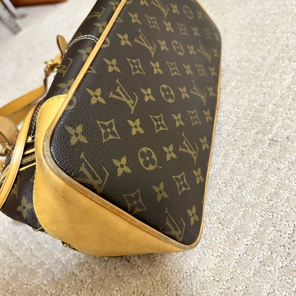 Louis Vuitton Limited Edition Monogram Canvas Riveting Bag - Picture 7 of 16